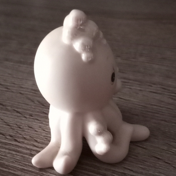 Bathtime octopus precious moment - Picture 3 of 3